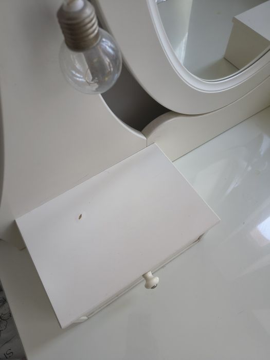 Biała toaletka Hemnes