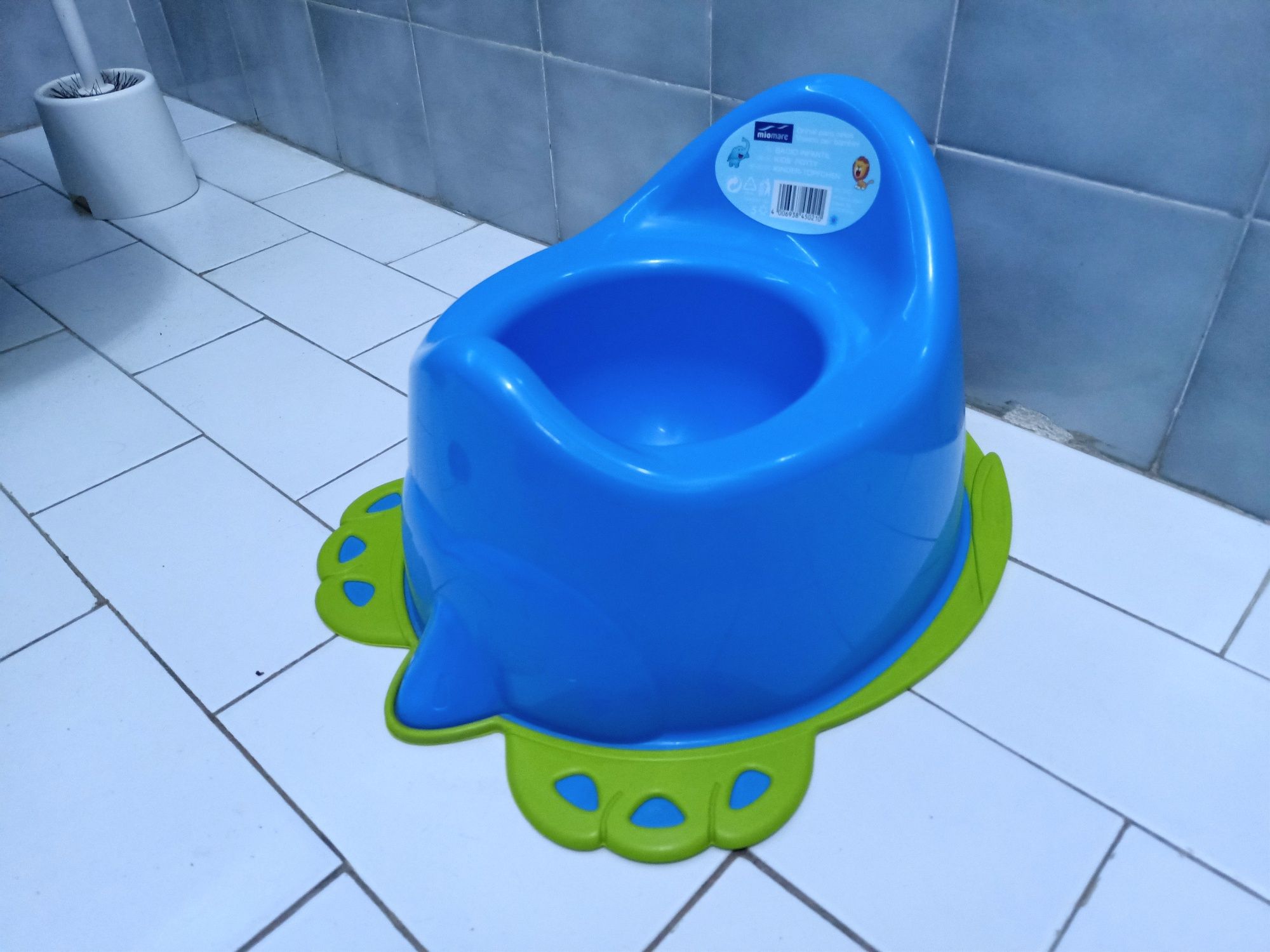Bacio para bebé criança sanita autoclismo  casa quarto apartamento.