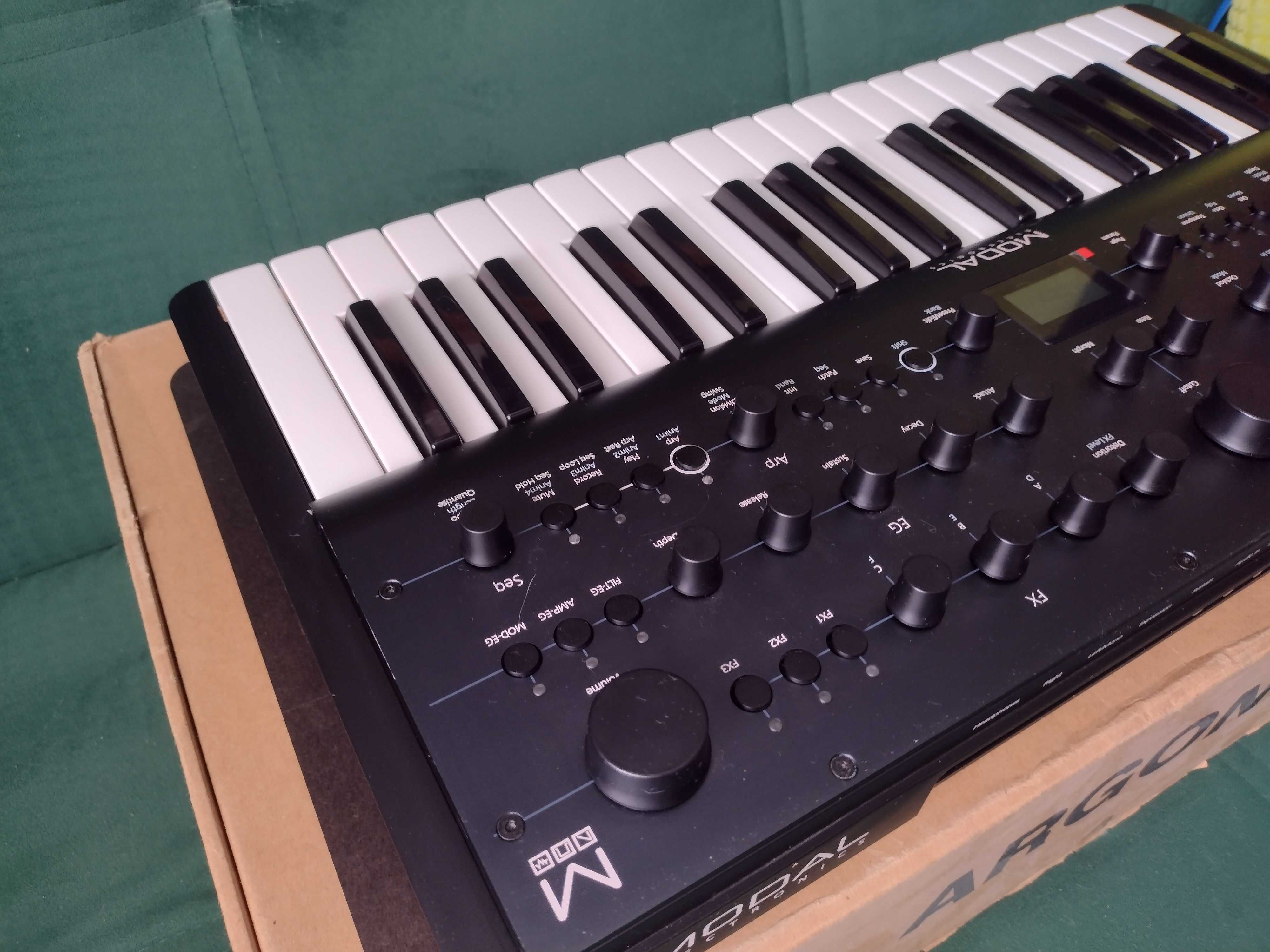 Modal Argon8 syntezator