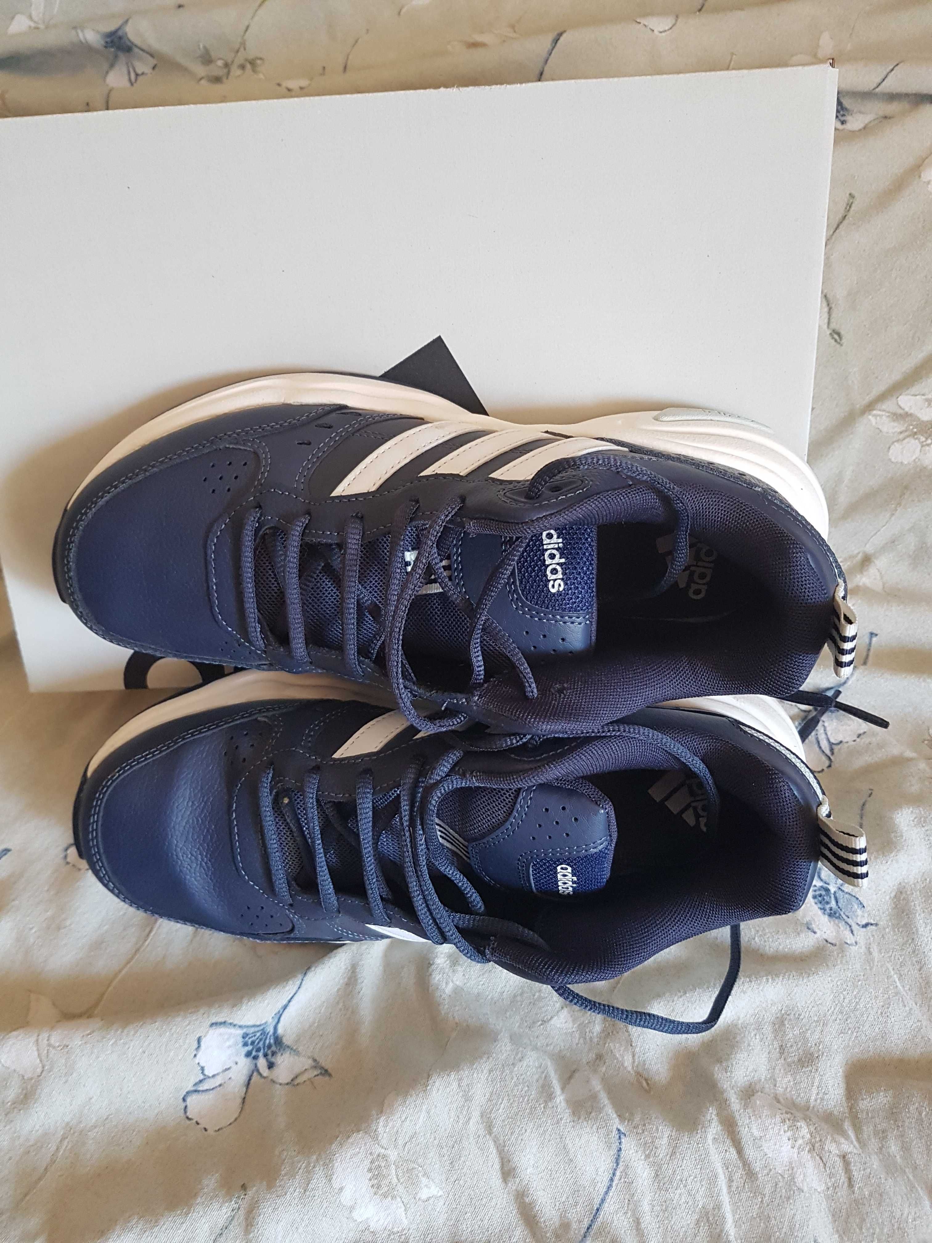 Venda de sapatinhas Adidas semi-novas
