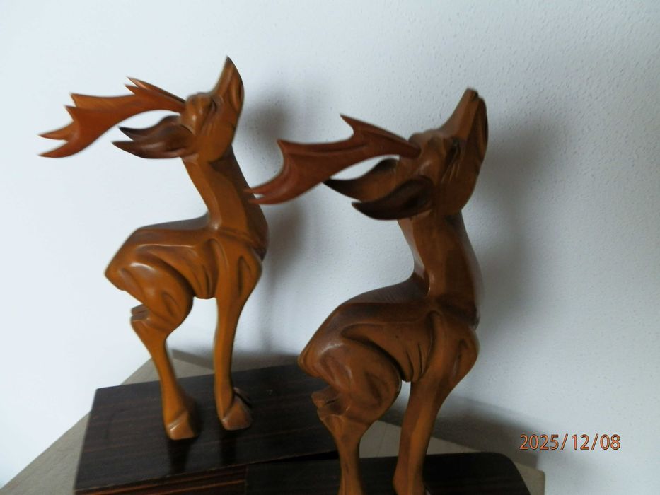 Suportes para Livros  - Sculpidos  assinados  por P. Belys