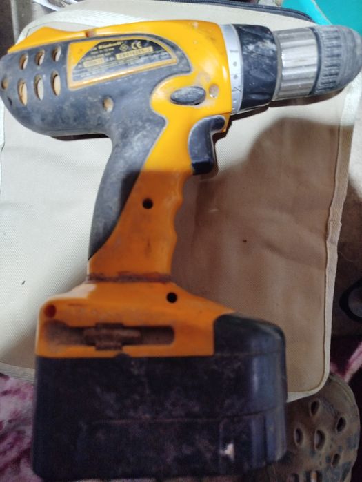 Продам шуруповерт