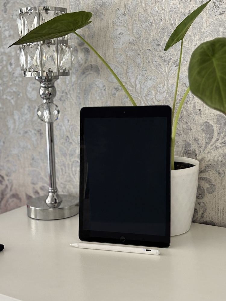 Ipad 8 generacji 32 gb.