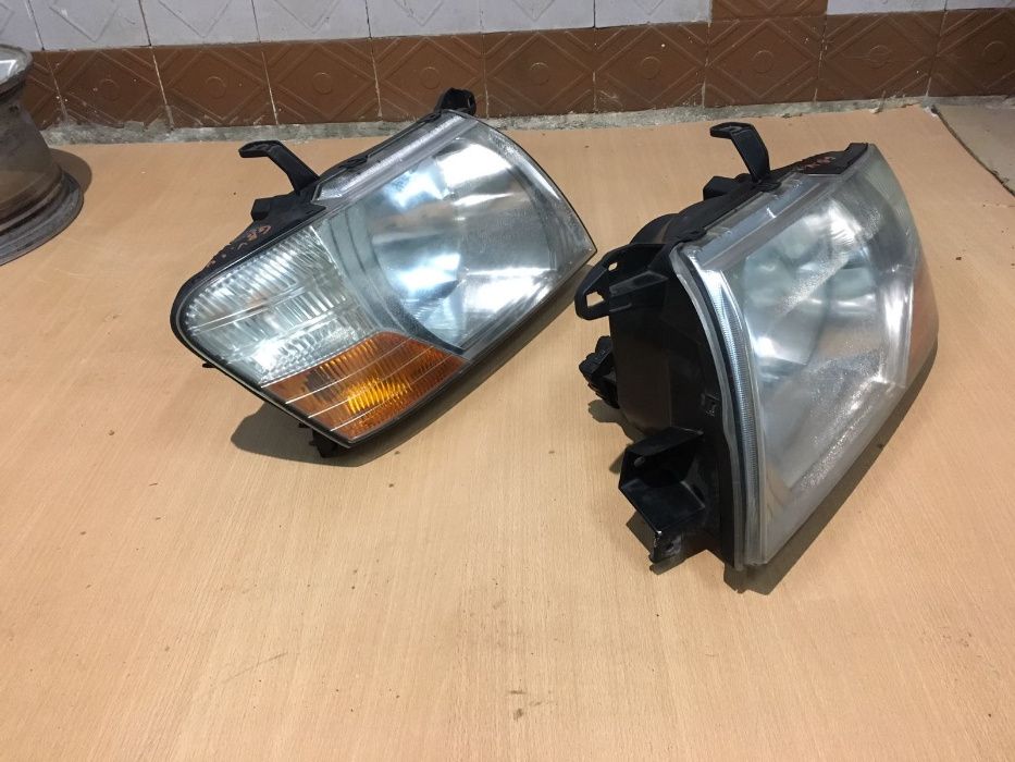 Фара Митсубиши Паджеро Mitsubishi Pajero Wagon III 2000 2007