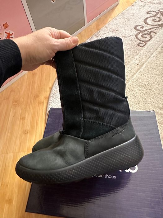 Ecco. Зимові сапожки для дівчини,гарна якість,носили мало.