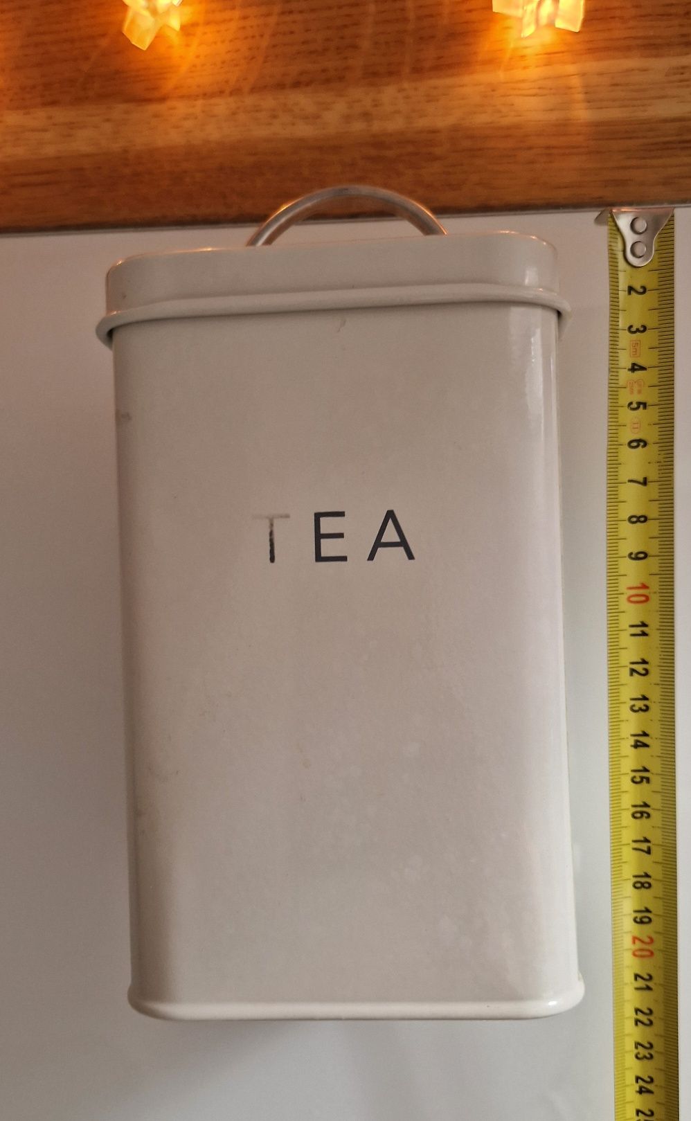 Stylowy pojemnik na herbatę z napisem TEA