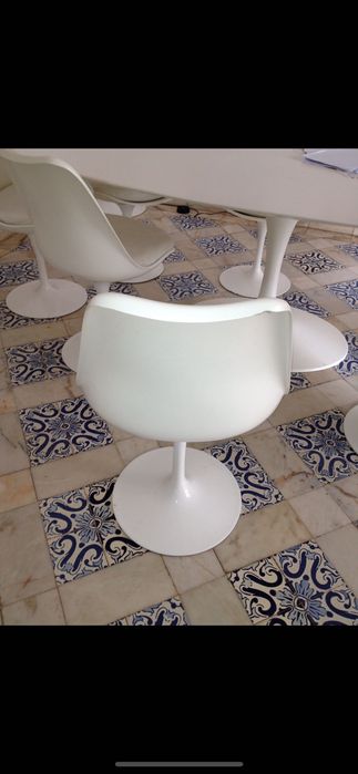 Vintage Saarinen table set with 7 chairs