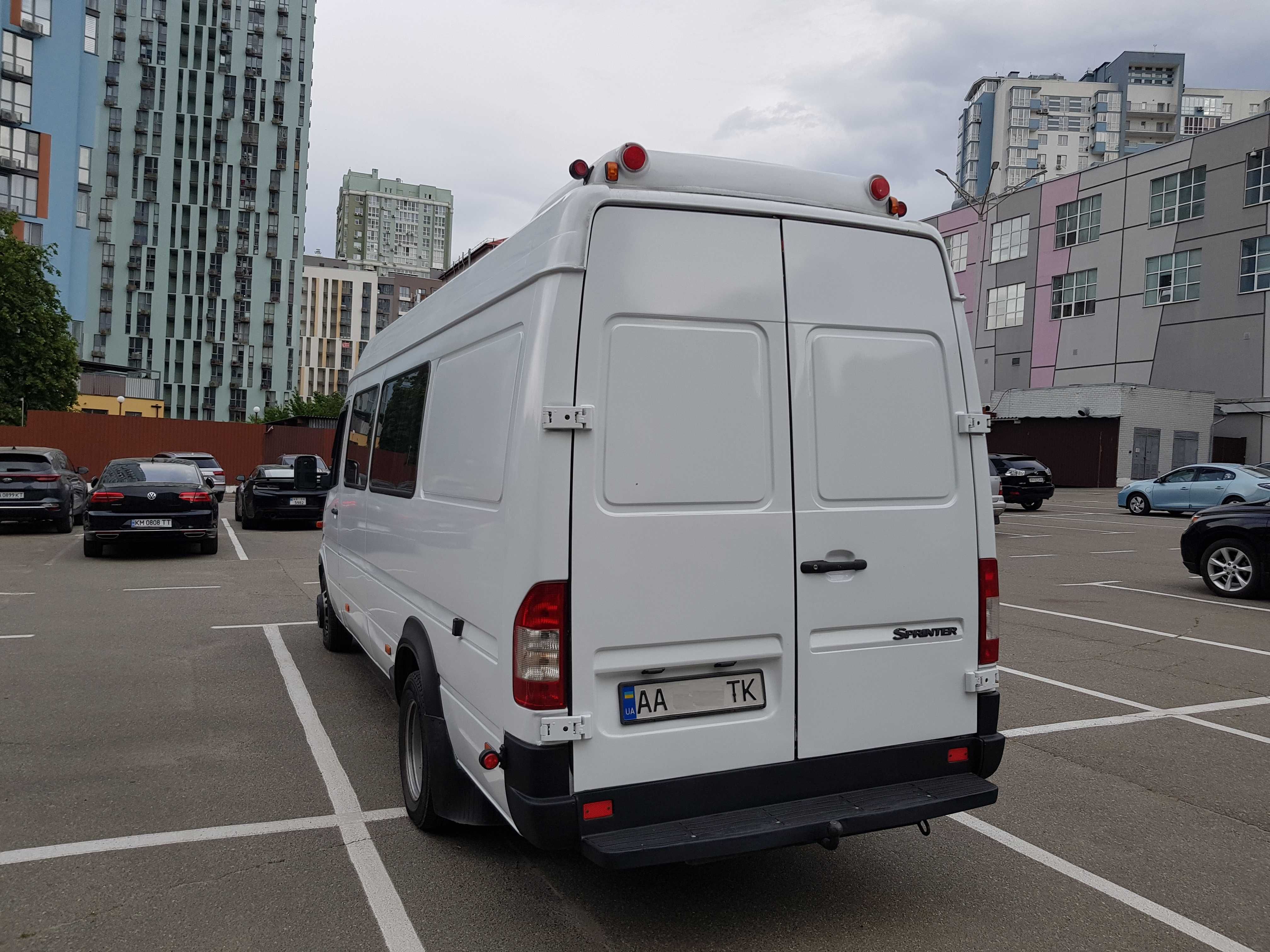 Продам пасажирський Mercedes Sprinter 416 CDI 2.7 л, кат В