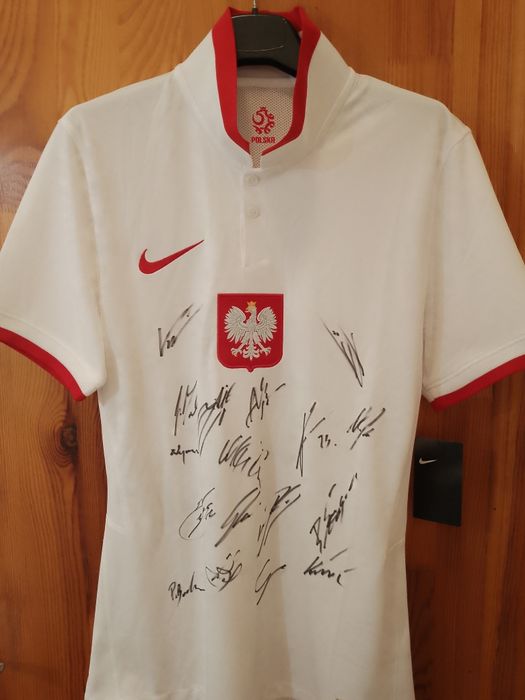 Koszulka reprezentacji Polski z oryginalnymi autografami piłkarzy
