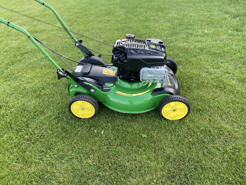 Profesjonalna kosiarka JOHN DEERE JS63V