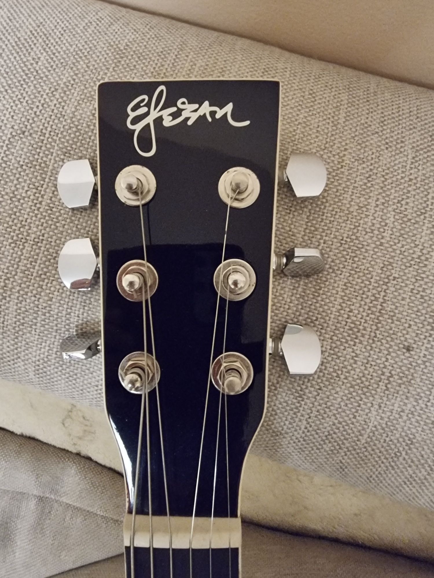 Gitara el-aku Esteban