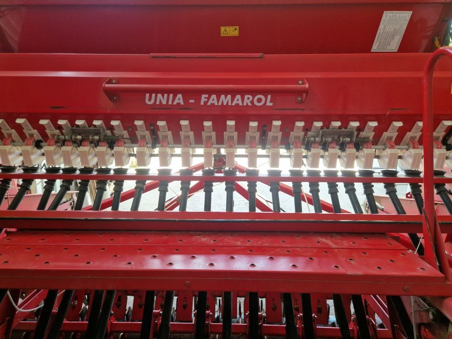 Agregat uprawowo siewny  UNIA-FAMAROL