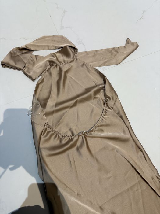 Długa sukienka szampański kolor