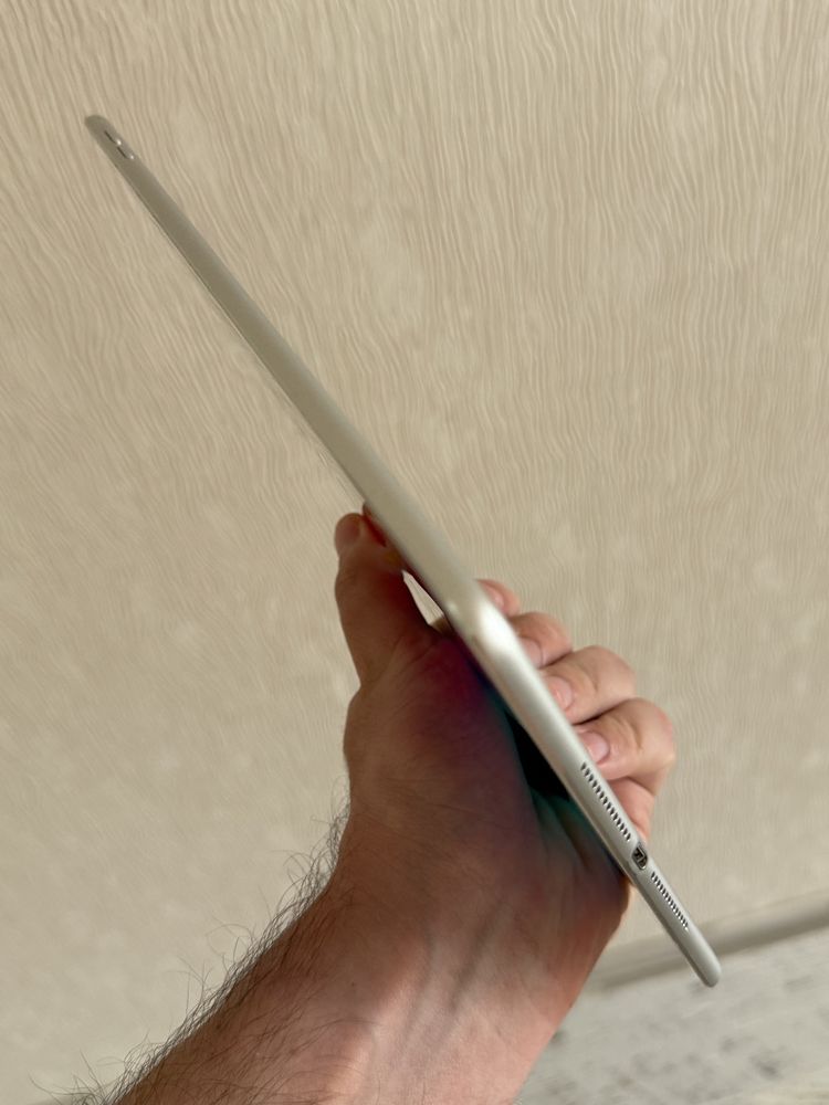 Планшет Apple iPad Air 2 64Gb