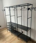 Metalowy Wieszak na Ubrania z Półkami Regał Garderoba Stojak