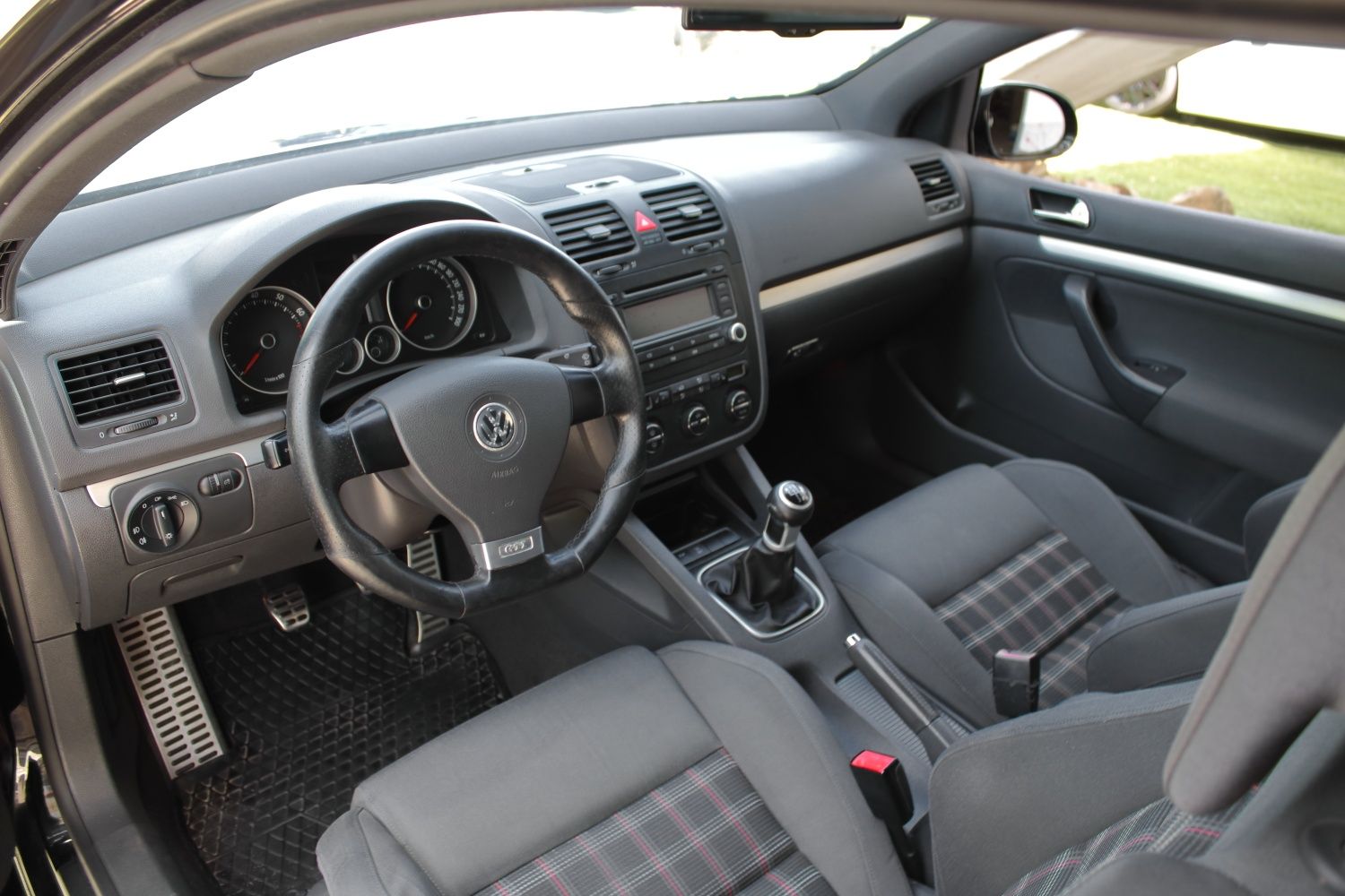 VW Golf 5 V GTI 2.0 TSI 200CV (210€/Mês)
