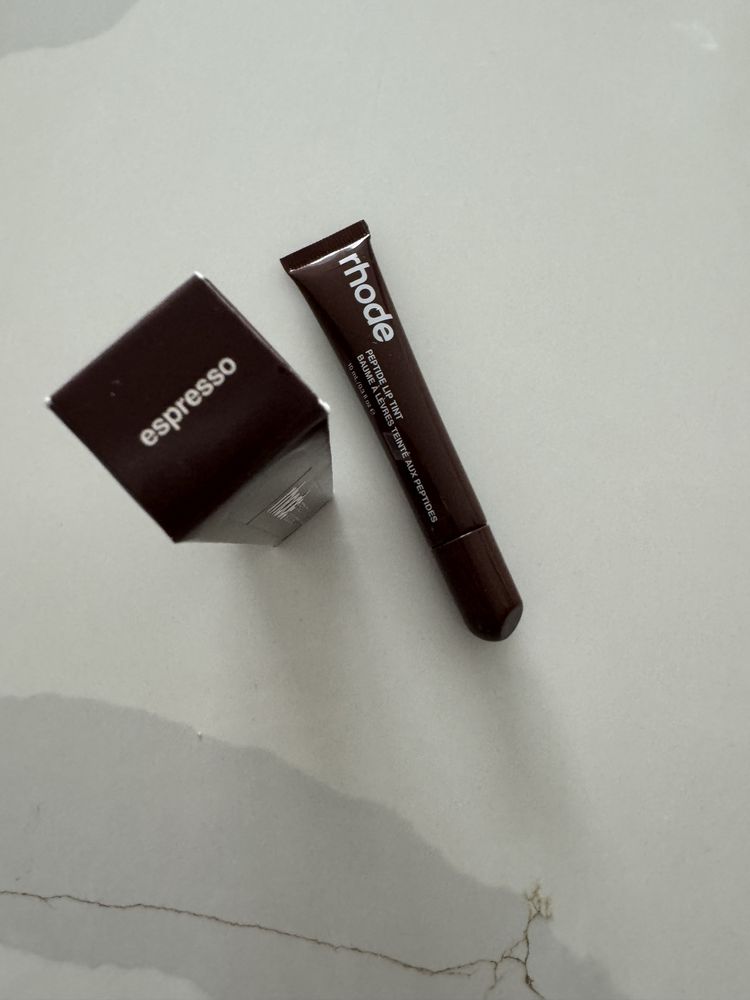 Rhode błyszczyk Peptide regenerujący usta nawilżający espresso