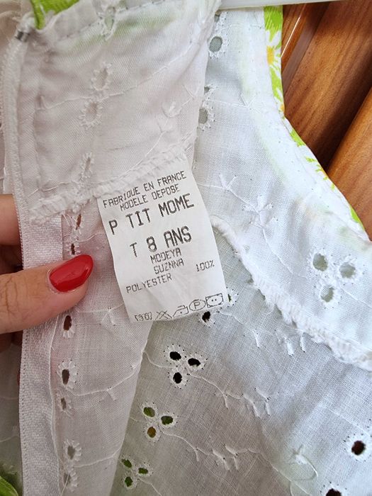 Vestido branco e verde com malmequeres, 8 anos