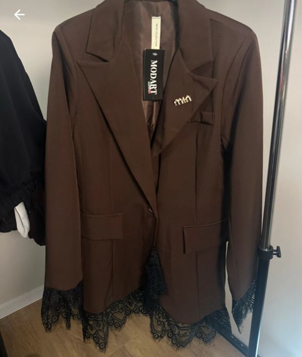 Czekoladowa marynarka sukienka zakiet koronka