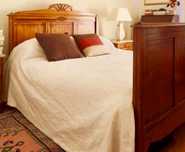 Cama antiga, em madeira nobre