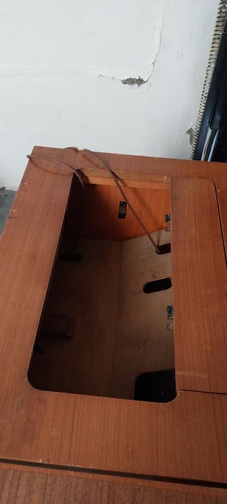 Movel para maquina de costura em xelente estado