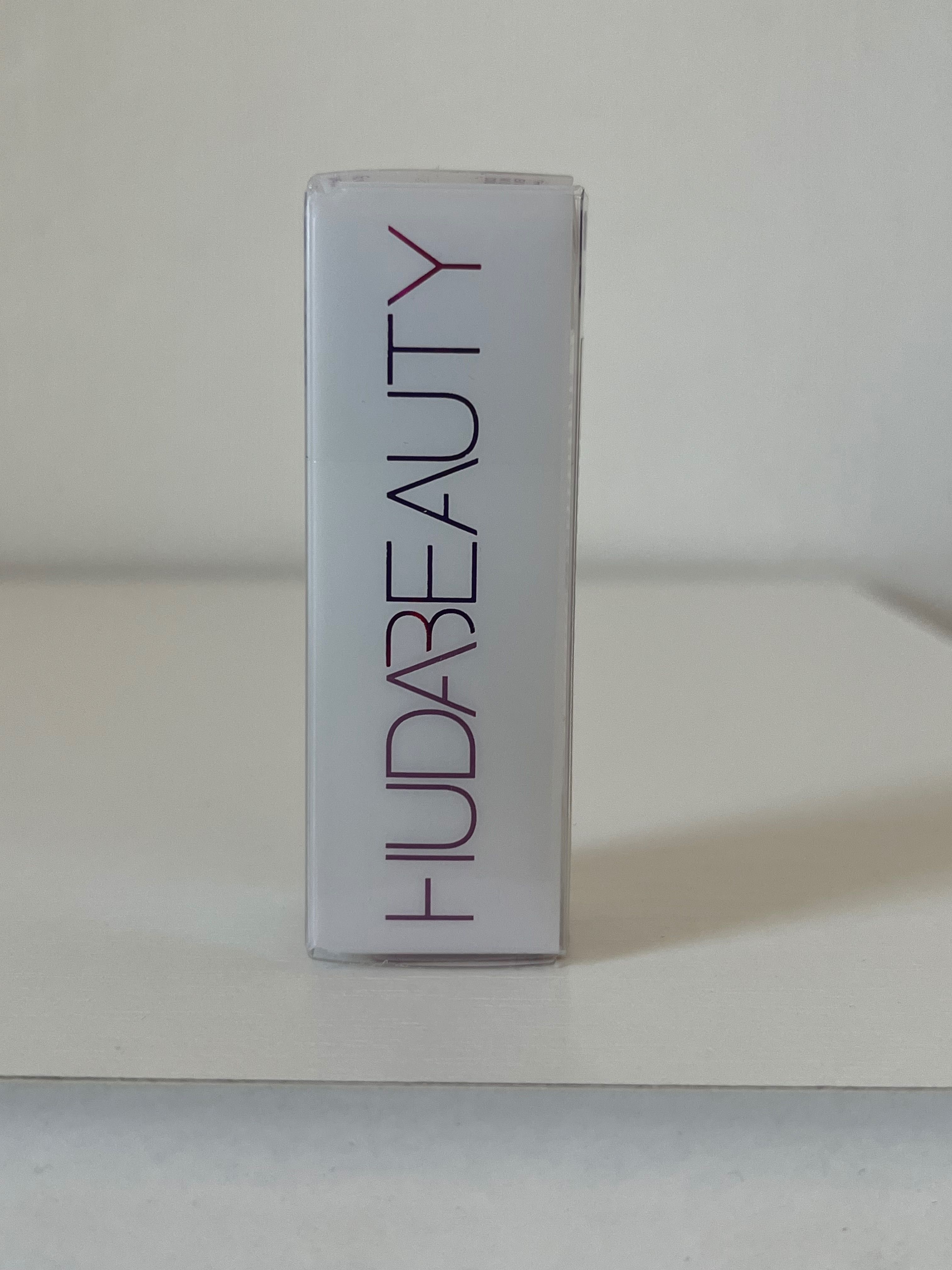 Бальзам для губ Huda Beauty