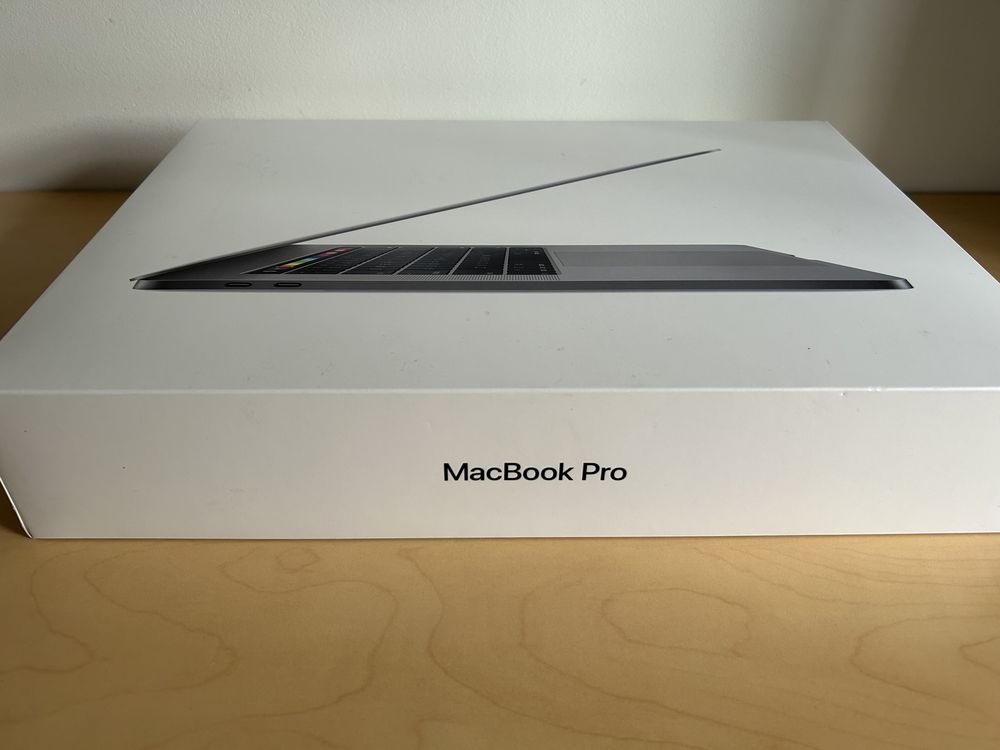 Macbook Pro 15” 2019 i7