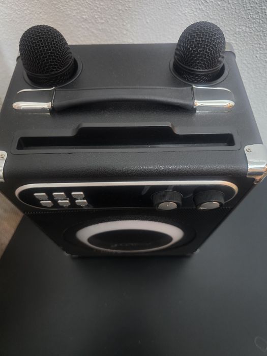 Karaoke com 2 microfones - novo