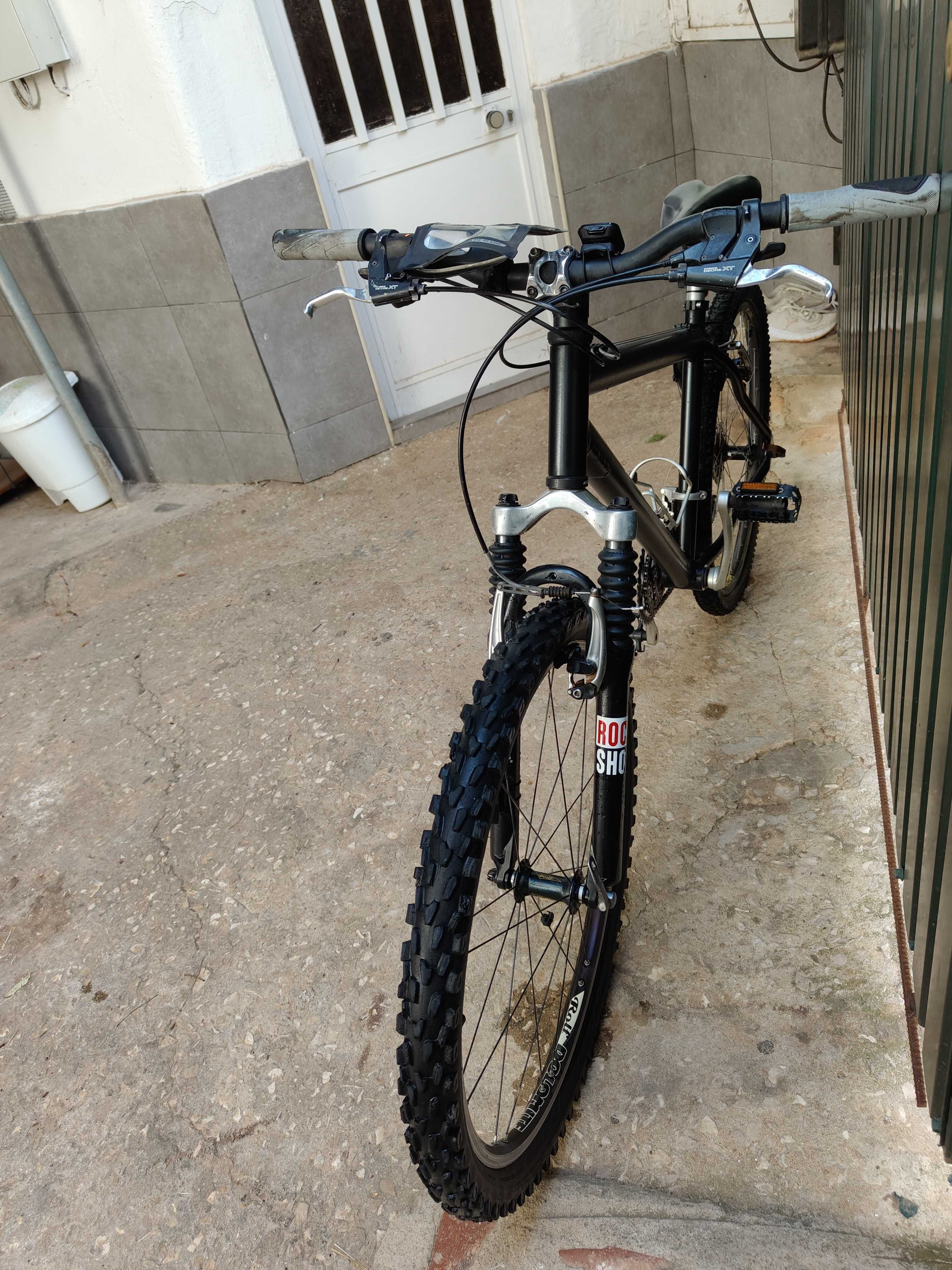 Bicicleta de Montanha Preta - BTT