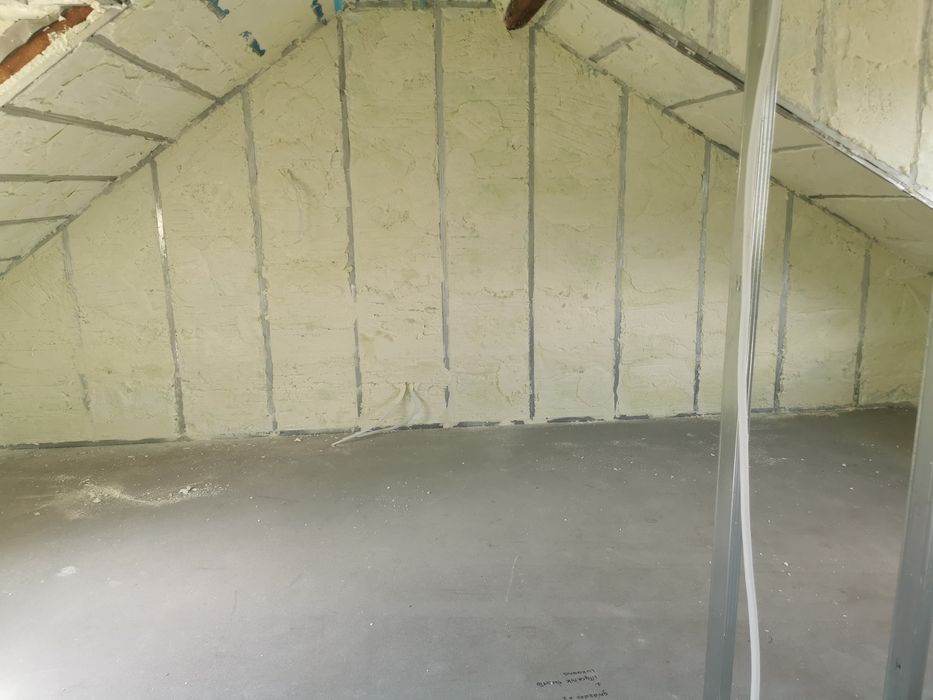 Ocieplanie Poddasza, Pianą Pur, Izolacja Natruskowa, Ocieplanie Pianką