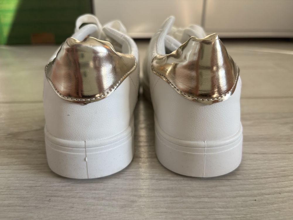 Nowe buty damskie białe pikowane ze złotym - rozmiar 38 adidasy