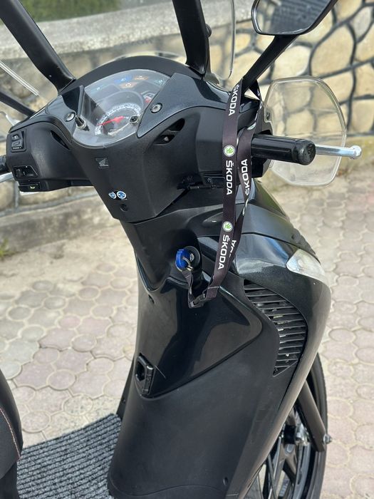 Скутер honda sh150