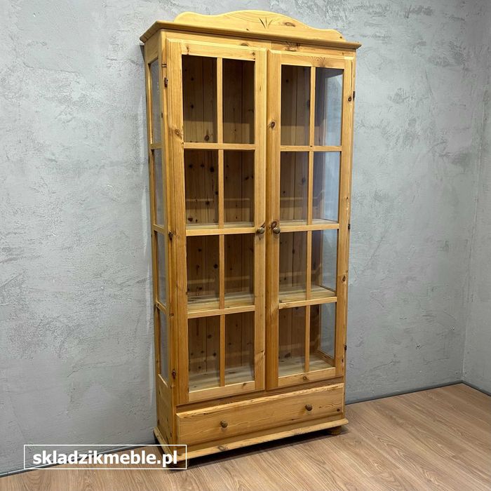 061025 Witryna sosnowa przeszklona, biblioteczka z jedną szufladą.