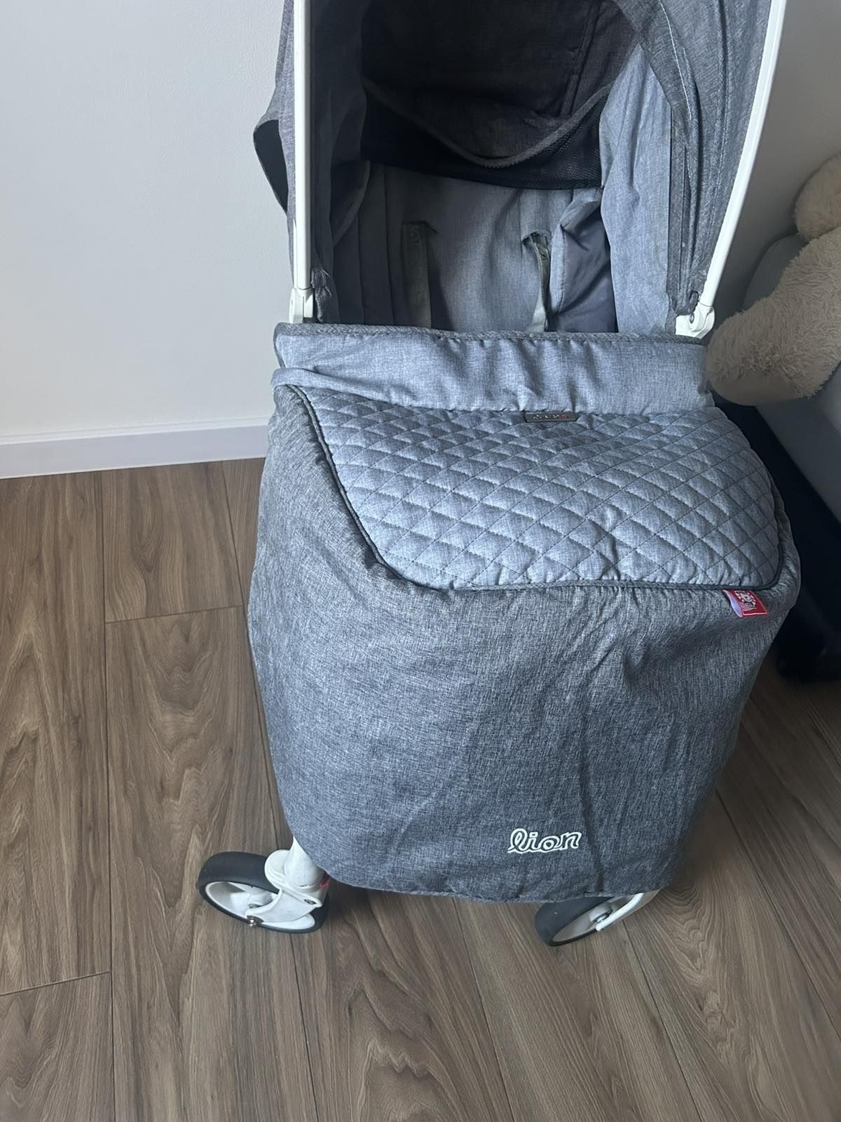Bardzo lekki wózek spacerowy
