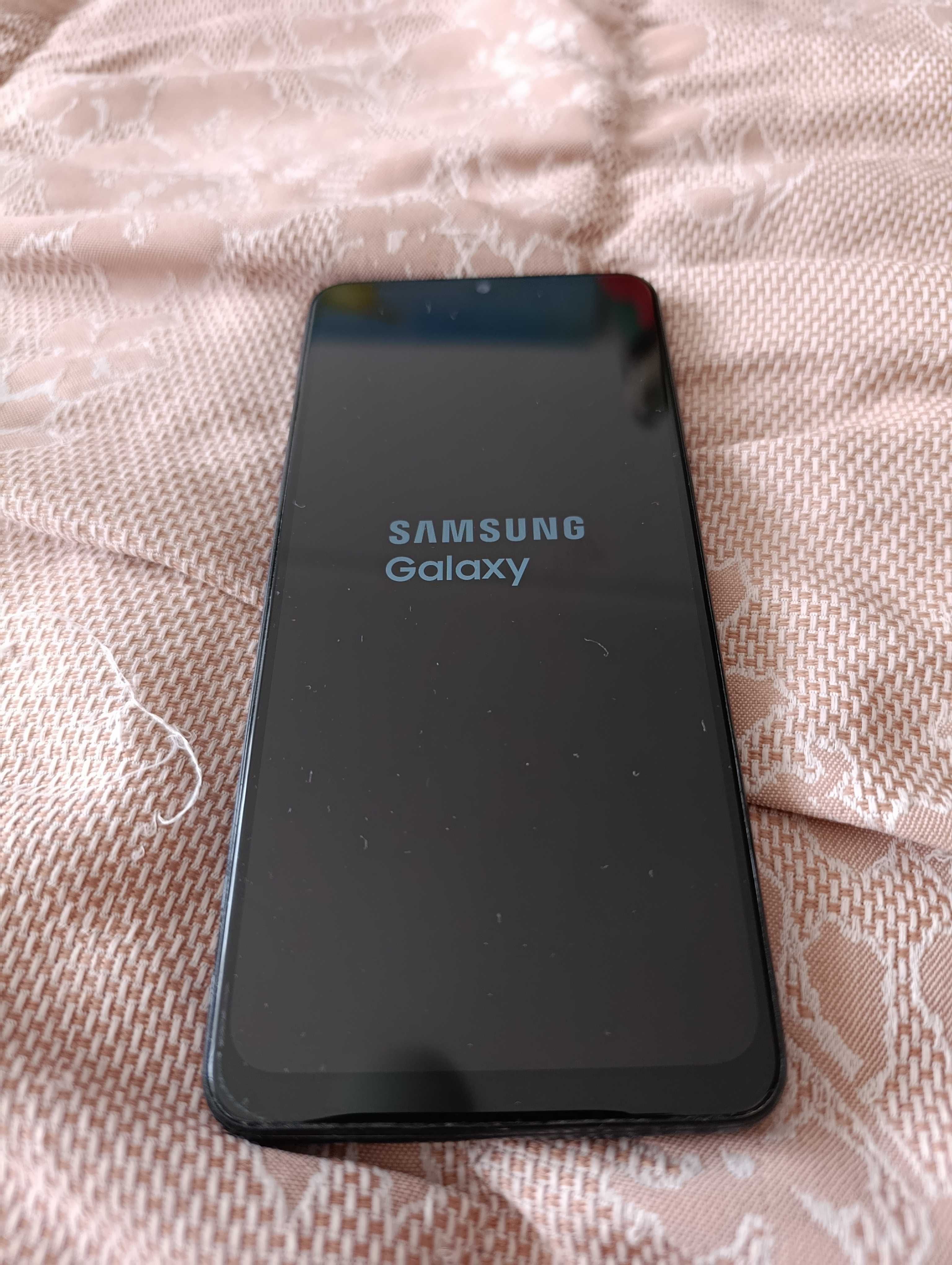 Telemóvel Samsung A12 em ótimo estado de conservação.