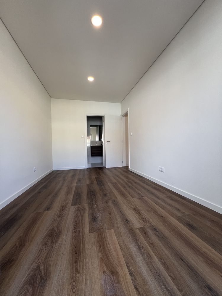 T3 Damaia de Cima-Remodelação Total,Prédio Renovado, Cozinha Whirlpool