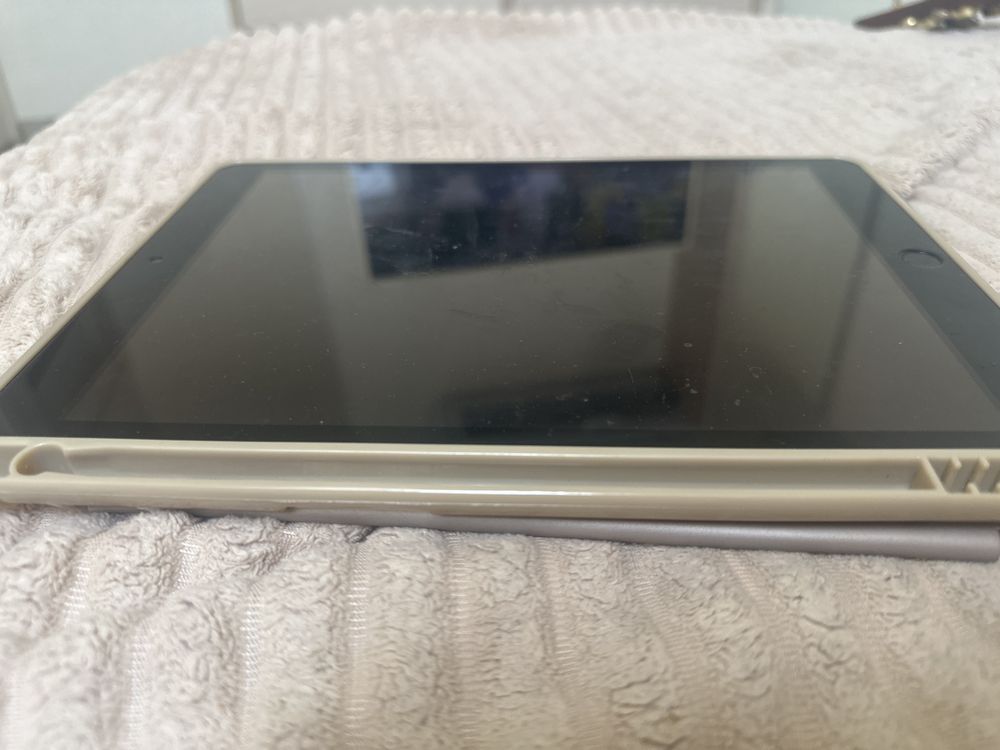 Нашел Ipad на улице Одессы пишите отдам хозяину!!!