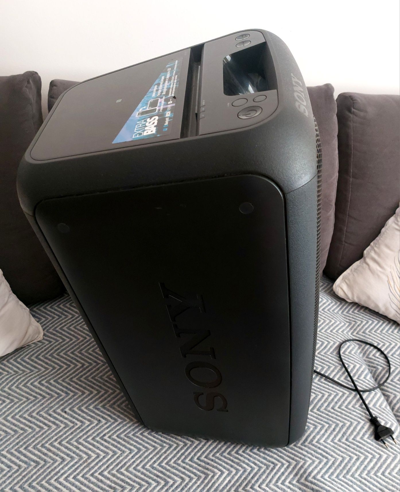 Sony GTK-XB7 портативна безпровідна колонка.