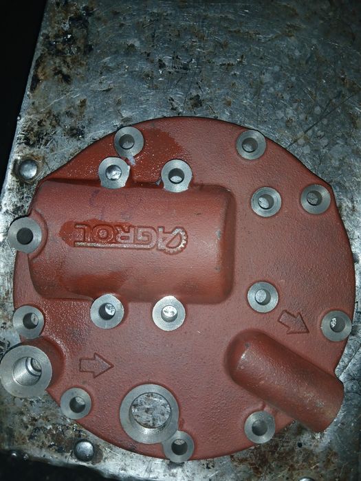 Dekiel pompy podnosnika c-360 pod tura