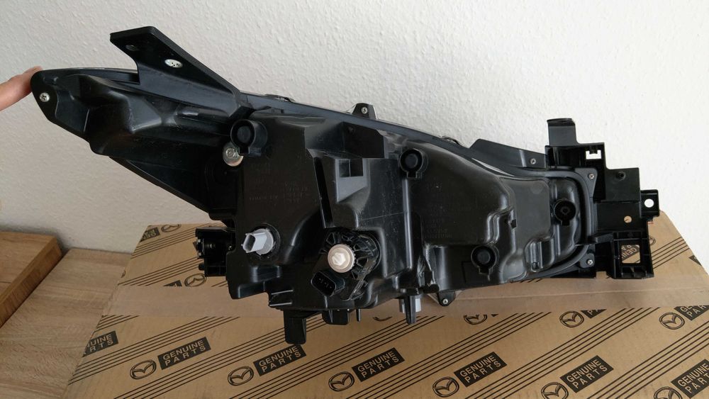 Фара LED Mazda 3 2016р + ориг, б/в, ліва OEM - BSP5-51-041J