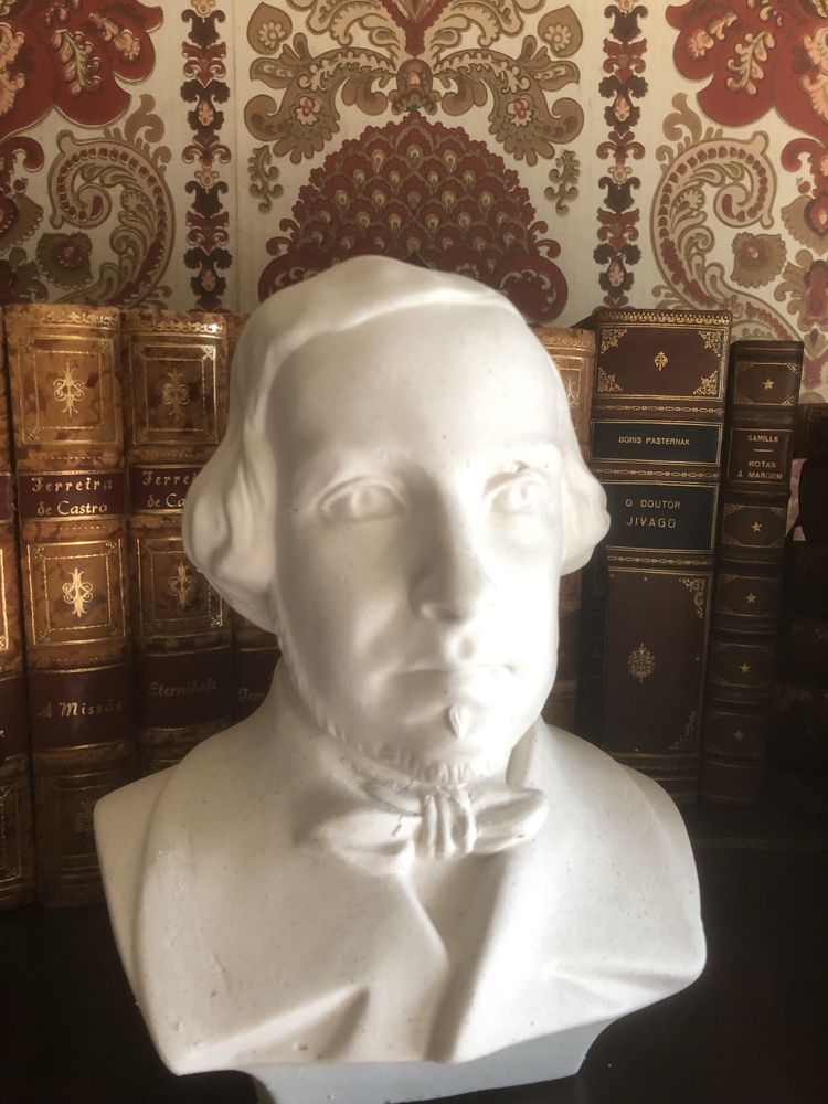 Busto de Almeida Garrett