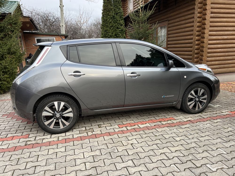 Nissan leaf продам