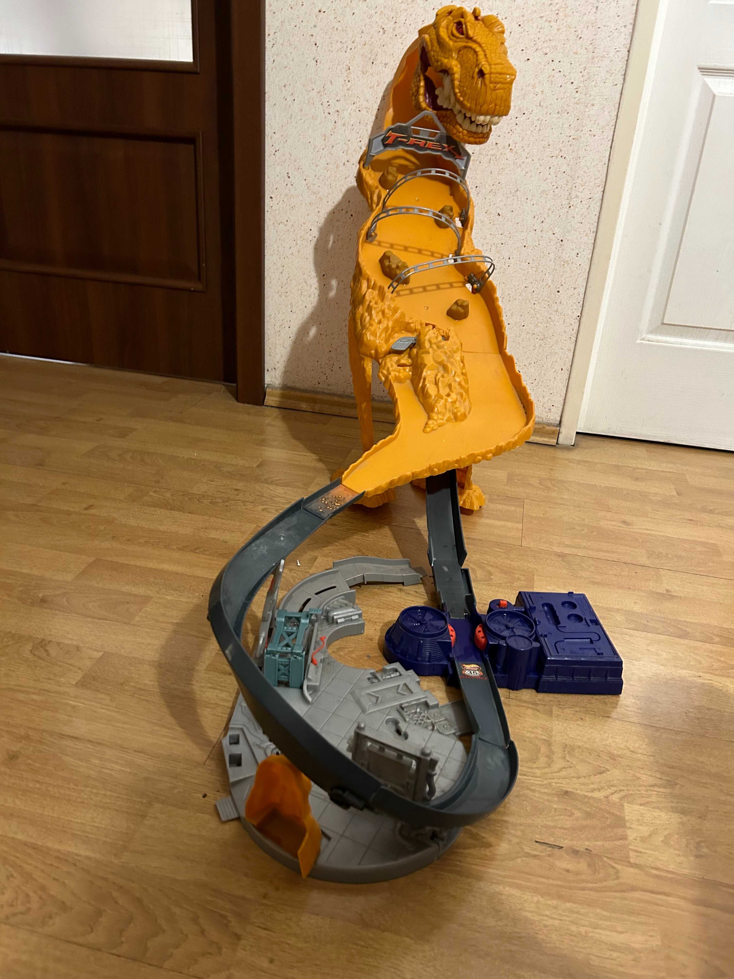 Kolekcja Hot Wheels + 2 zestawy w gratisie (T-REX i Shark Park).