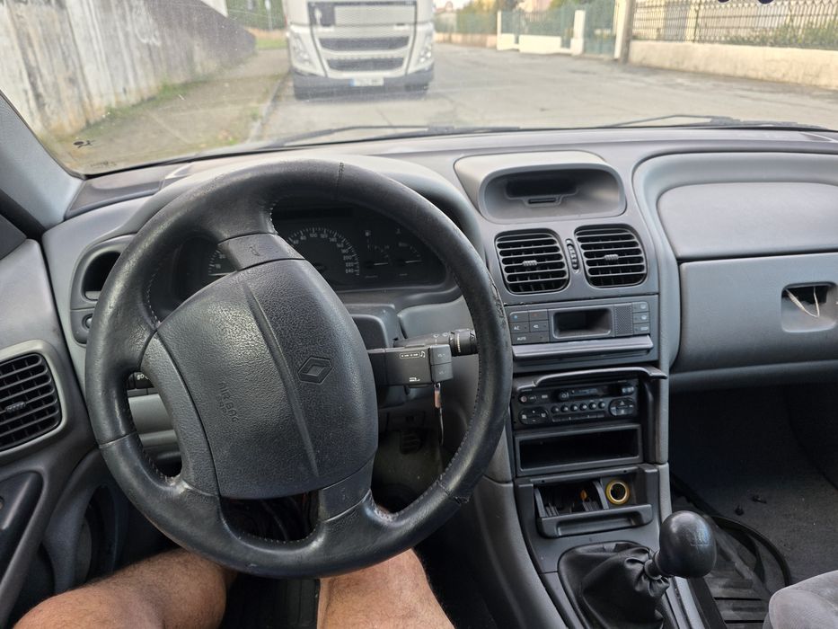 Renault LAGUNA 1.6 99