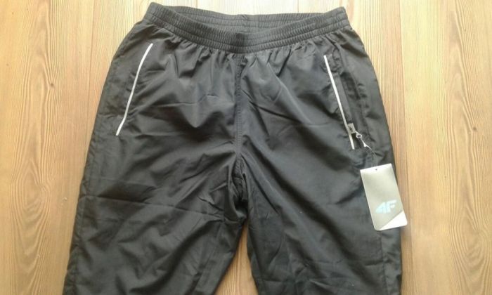 WYPRZEDAŻ Nowe spodnie dresowe firmy 4f męskie rozmiar M