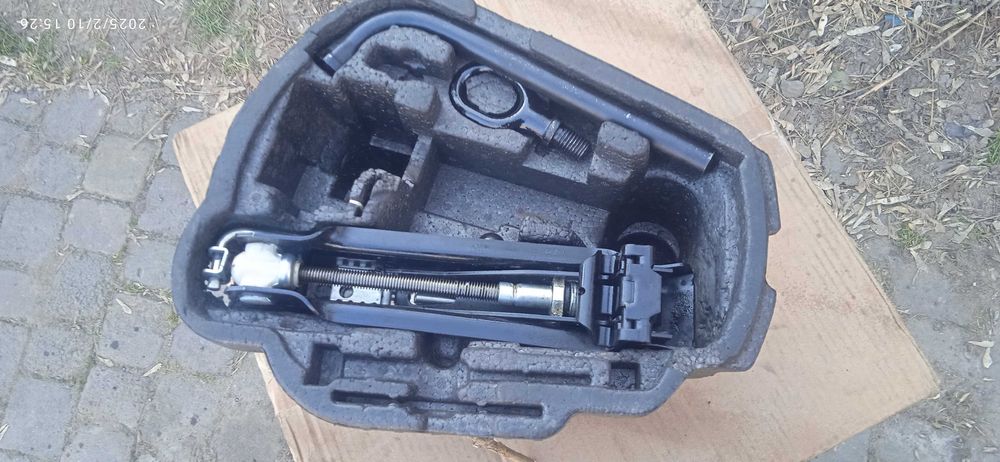 Домкрати автомоб. оригін. - Audi, Seat, Skoda, Volkswagen,Reno