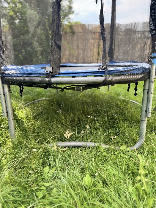 Trampolina ogrodowa 180 cm, z siatką, stan używany