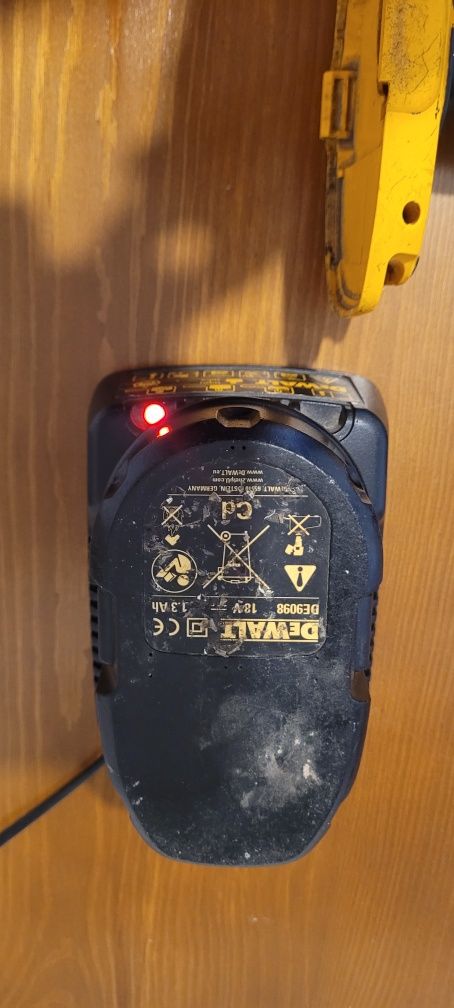 Wiertarko wkrętarka DeWalt DC725