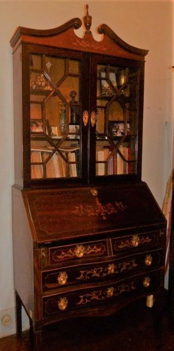 Escrivaninha com alçado