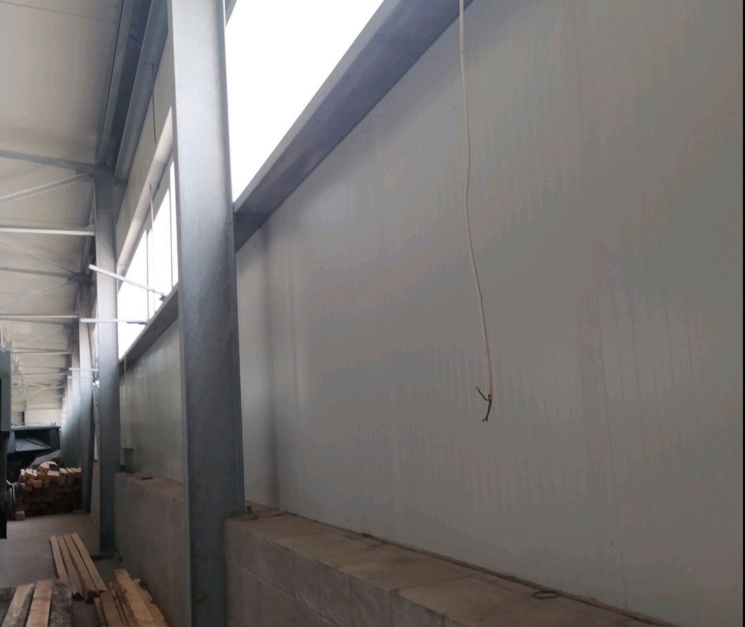 Ангар 3200 м² — металевий, оцинкований, утеплений сендвіч‑панелями